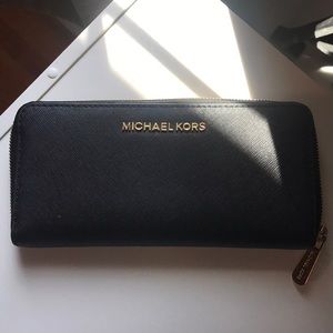 MICHAEL KORS LONG ZIP WALLET